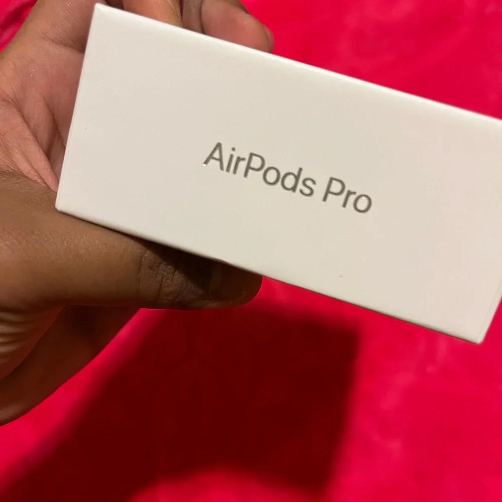 Apple AirPods Pro in White